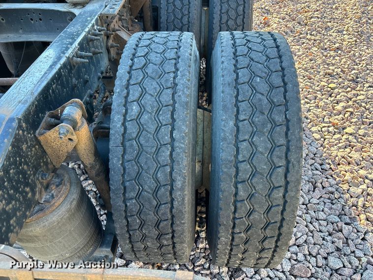 image for item YA2284 2016 Mack CXU613 semi truck