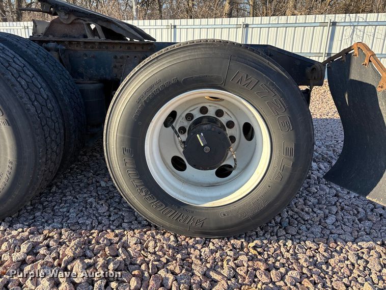 image for item YA2284 2016 Mack CXU613 semi truck