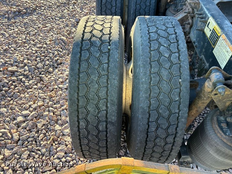 image for item YA2284 2016 Mack CXU613 semi truck