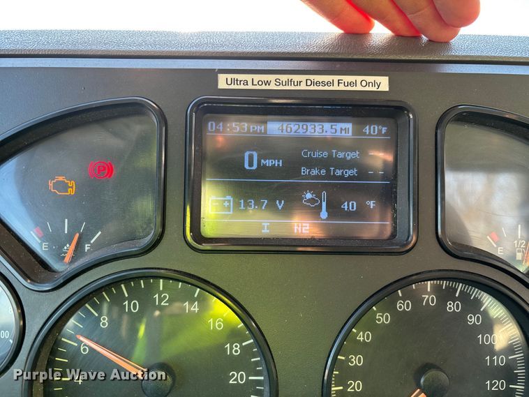 image for item YA2284 2016 Mack CXU613 semi truck