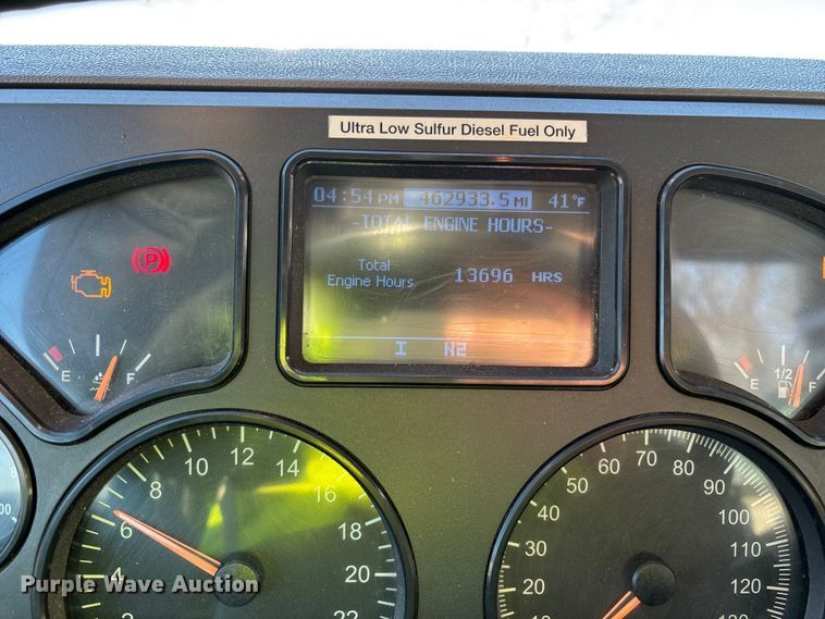 image for item YA2284 2016 Mack CXU613 semi truck