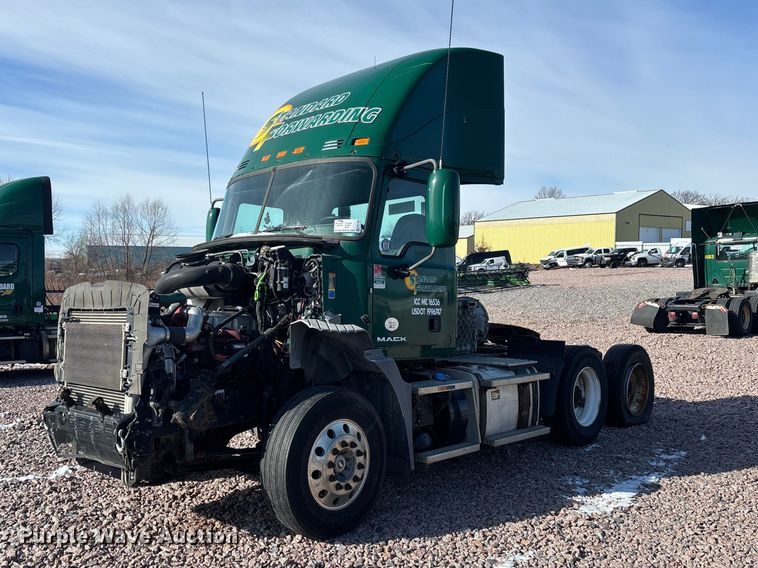 image for item YA2285 2016 Mack CXU613 semi truck