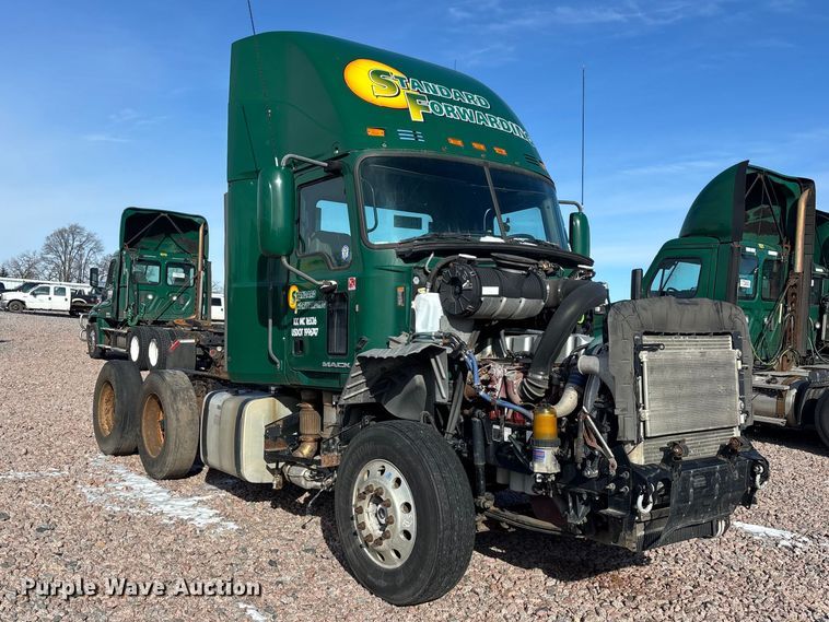 image for item YA2285 2016 Mack CXU613 semi truck