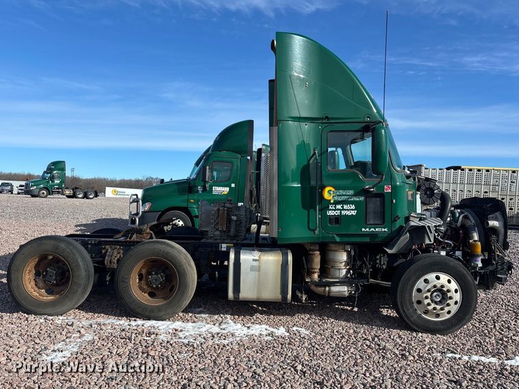 image for item YA2285 2016 Mack CXU613 semi truck