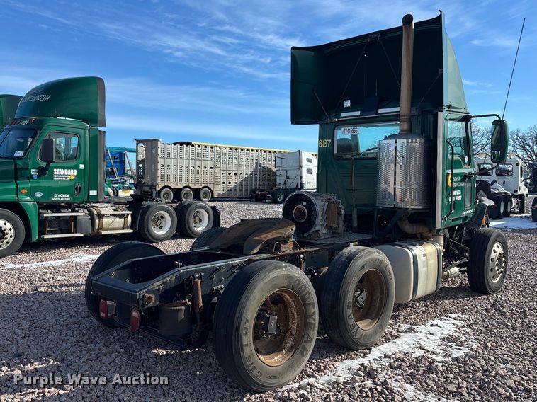 image for item YA2285 2016 Mack CXU613 semi truck