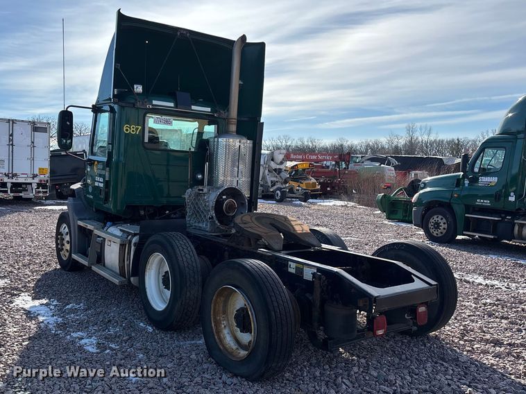 image for item YA2285 2016 Mack CXU613 semi truck