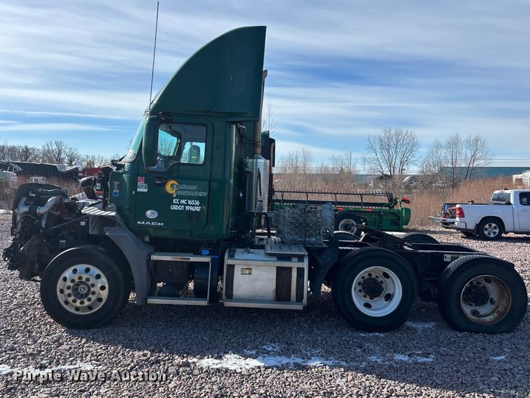 image for item YA2285 2016 Mack CXU613 semi truck