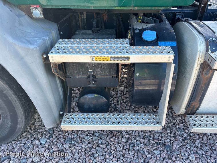 image for item YA2285 2016 Mack CXU613 semi truck