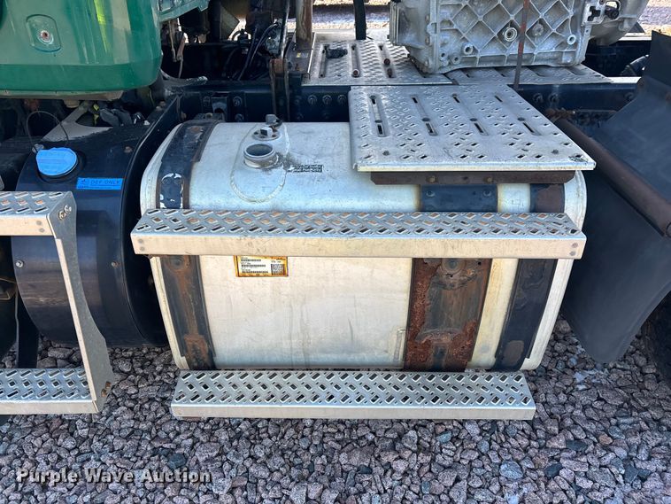 image for item YA2285 2016 Mack CXU613 semi truck