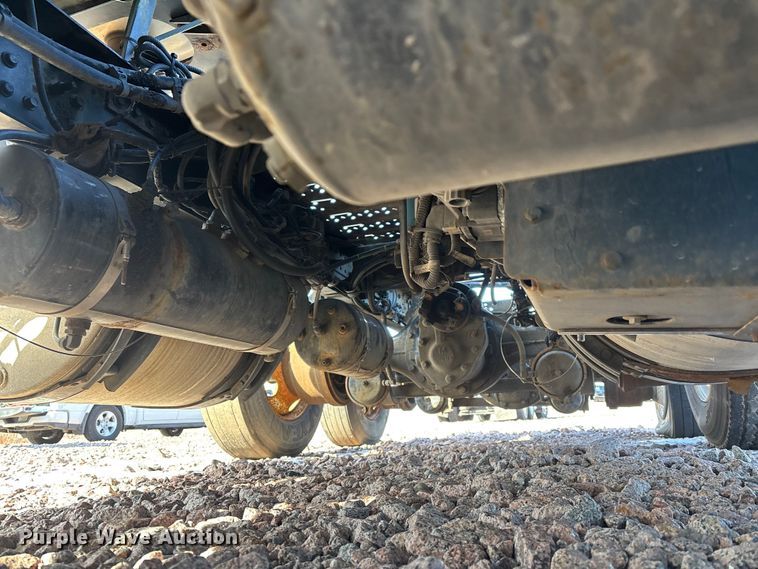 image for item YA2285 2016 Mack CXU613 semi truck