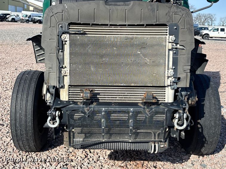 image for item YA2285 2016 Mack CXU613 semi truck