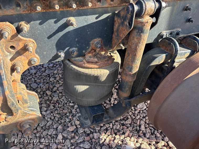 image for item YA2285 2016 Mack CXU613 semi truck