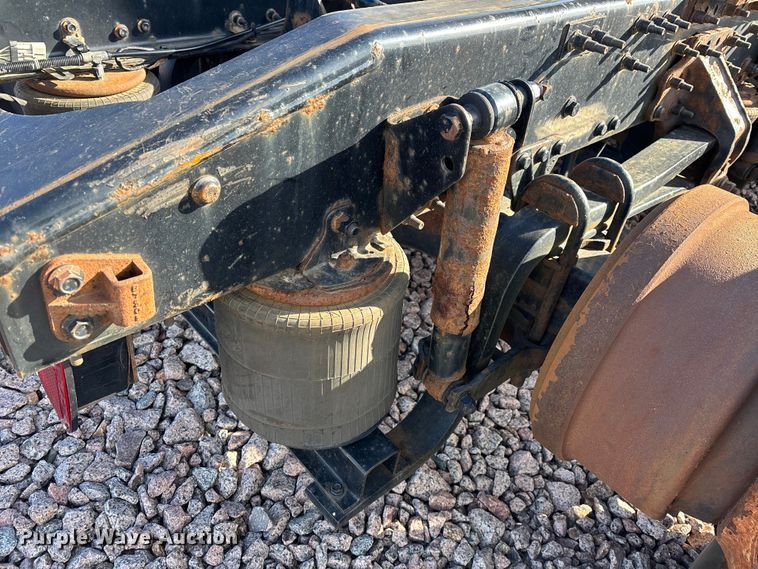 image for item YA2285 2016 Mack CXU613 semi truck