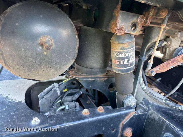 image for item YA2285 2016 Mack CXU613 semi truck