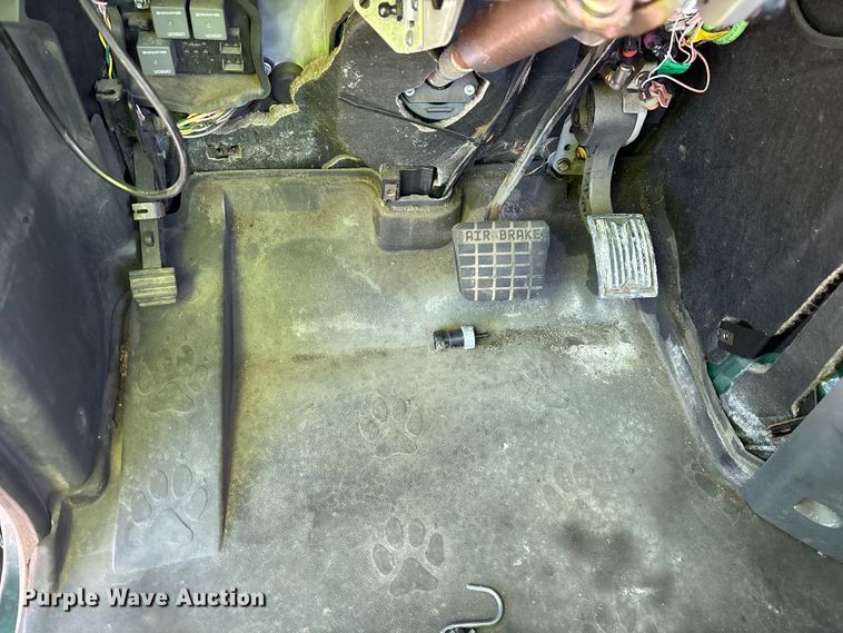 image for item YA2285 2016 Mack CXU613 semi truck