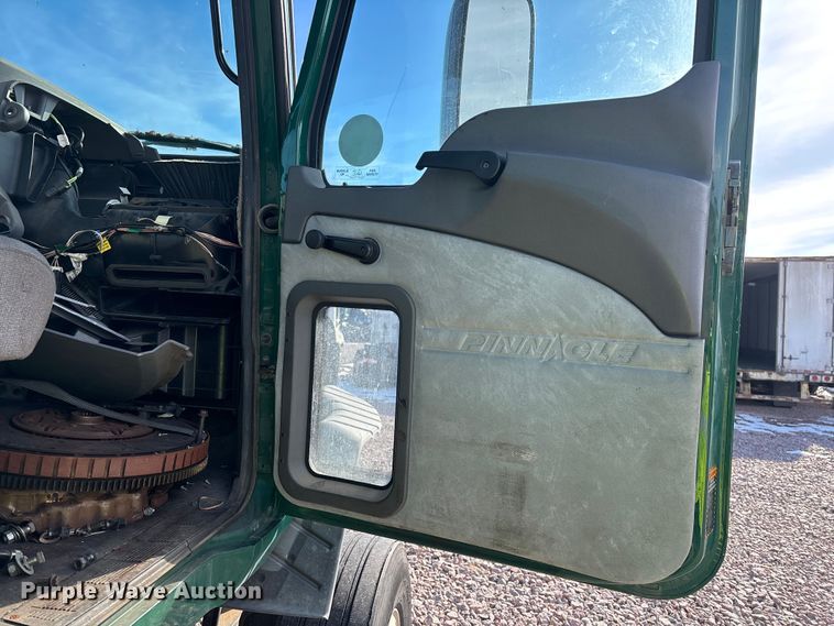 image for item YA2285 2016 Mack CXU613 semi truck