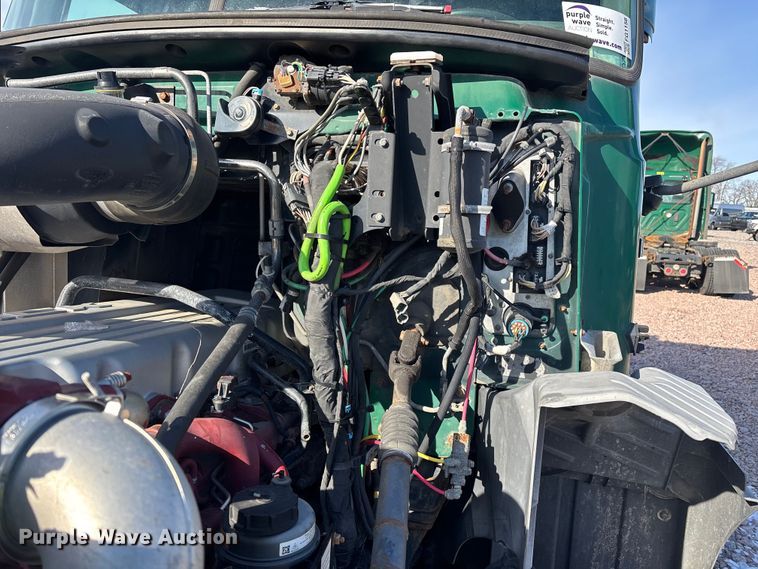 image for item YA2285 2016 Mack CXU613 semi truck