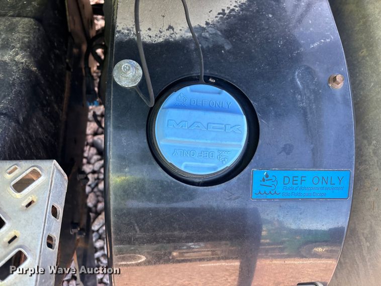 image for item YA2285 2016 Mack CXU613 semi truck