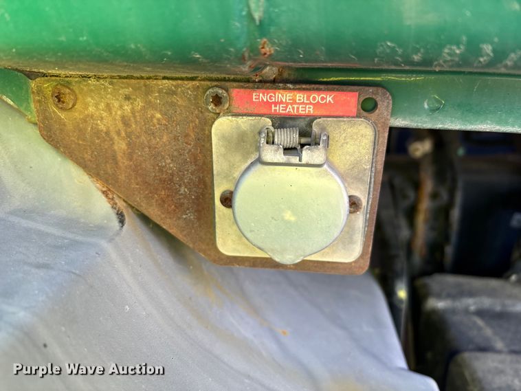 image for item YA2285 2016 Mack CXU613 semi truck