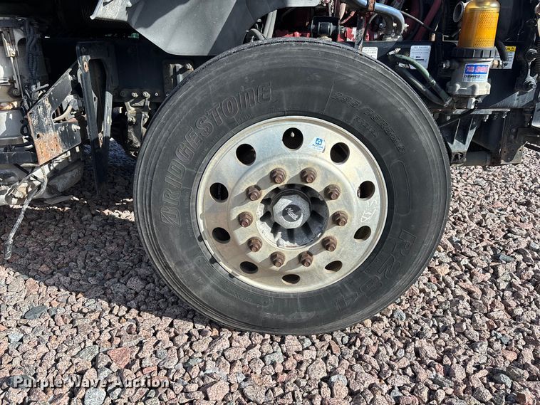 image for item YA2285 2016 Mack CXU613 semi truck