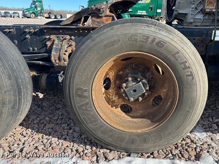 image for item YA2285 2016 Mack CXU613 semi truck