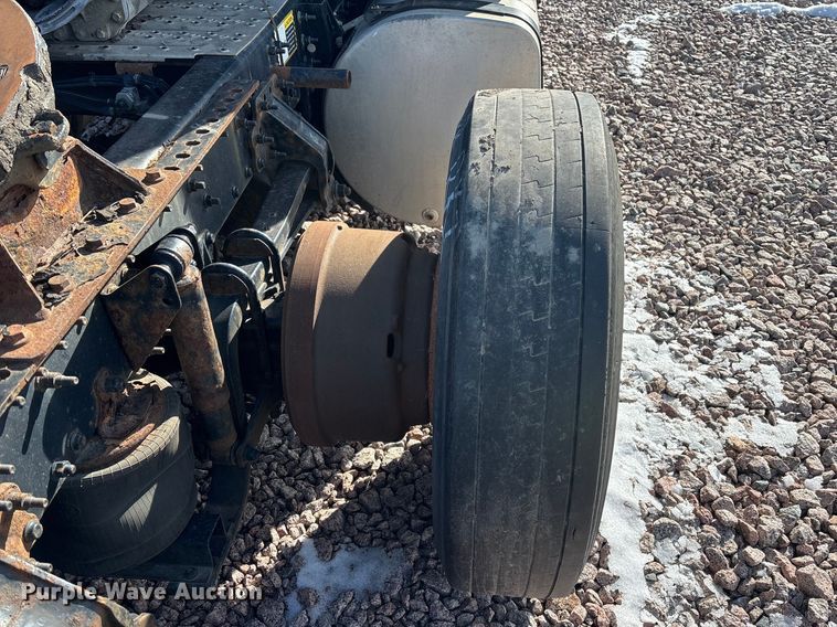 image for item YA2285 2016 Mack CXU613 semi truck