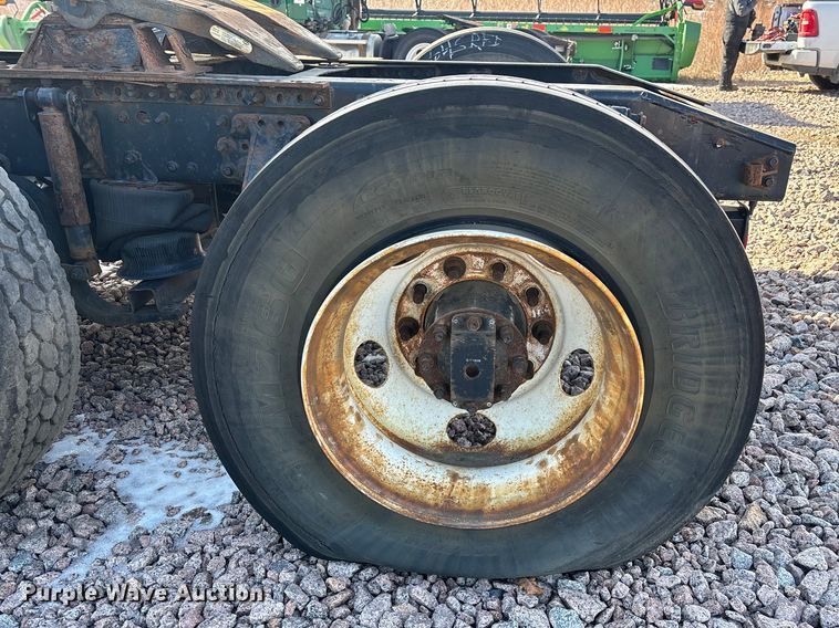 image for item YA2285 2016 Mack CXU613 semi truck