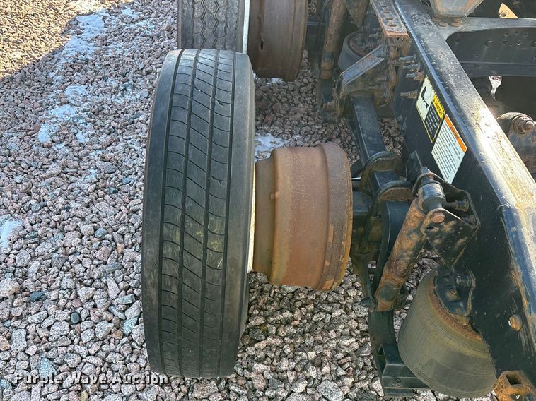 image for item YA2285 2016 Mack CXU613 semi truck