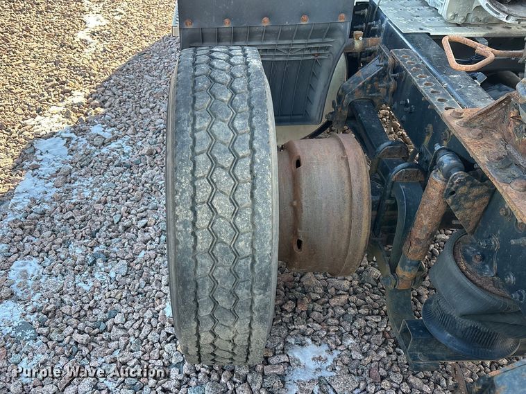 image for item YA2285 2016 Mack CXU613 semi truck