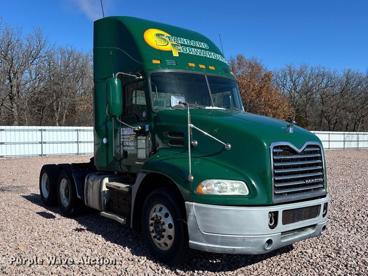 image for item YA2286 2016 Mack CXU613 semi truck