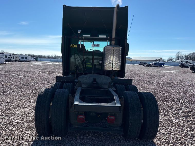 image for item YA2286 2016 Mack CXU613 semi truck