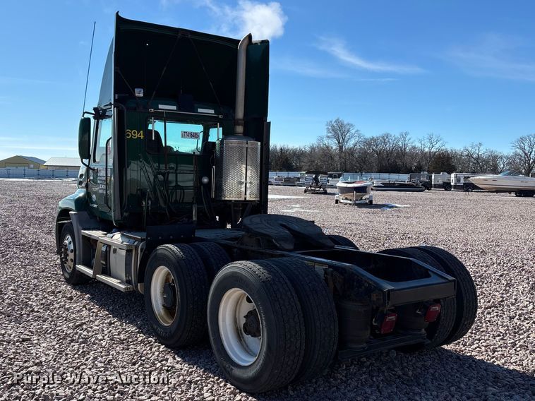 image for item YA2286 2016 Mack CXU613 semi truck