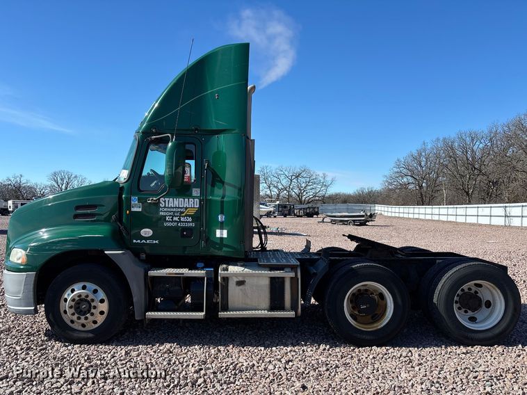 image for item YA2286 2016 Mack CXU613 semi truck