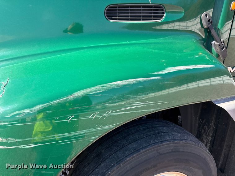 image for item YA2286 2016 Mack CXU613 semi truck