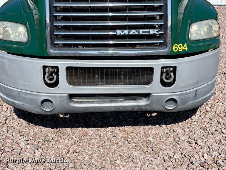 image for item YA2286 2016 Mack CXU613 semi truck