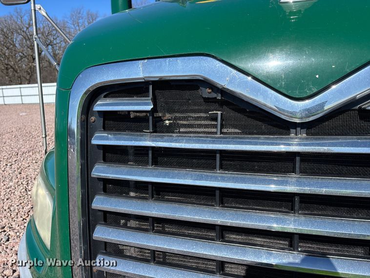 image for item YA2286 2016 Mack CXU613 semi truck