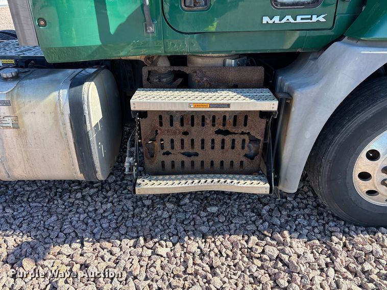 image for item YA2286 2016 Mack CXU613 semi truck