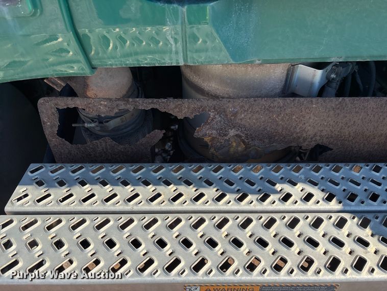 image for item YA2286 2016 Mack CXU613 semi truck