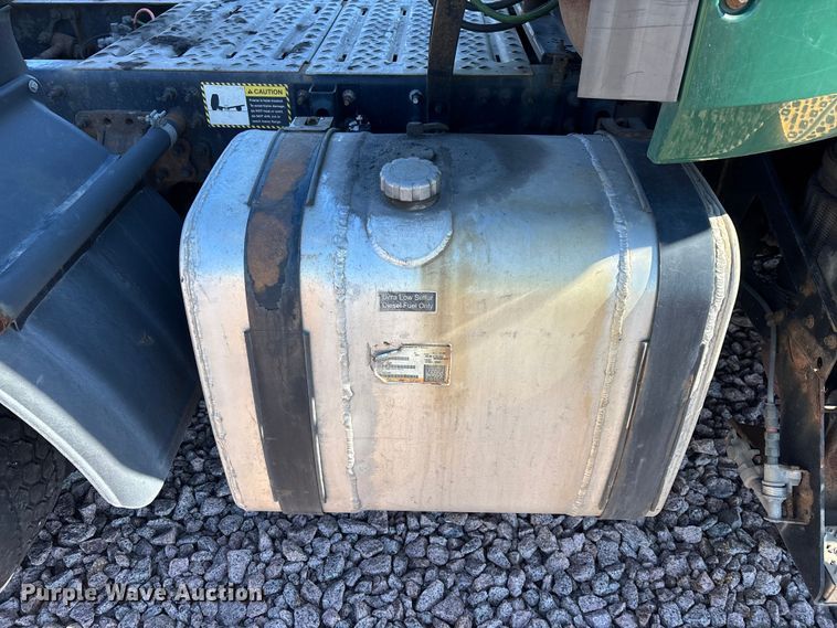 image for item YA2286 2016 Mack CXU613 semi truck