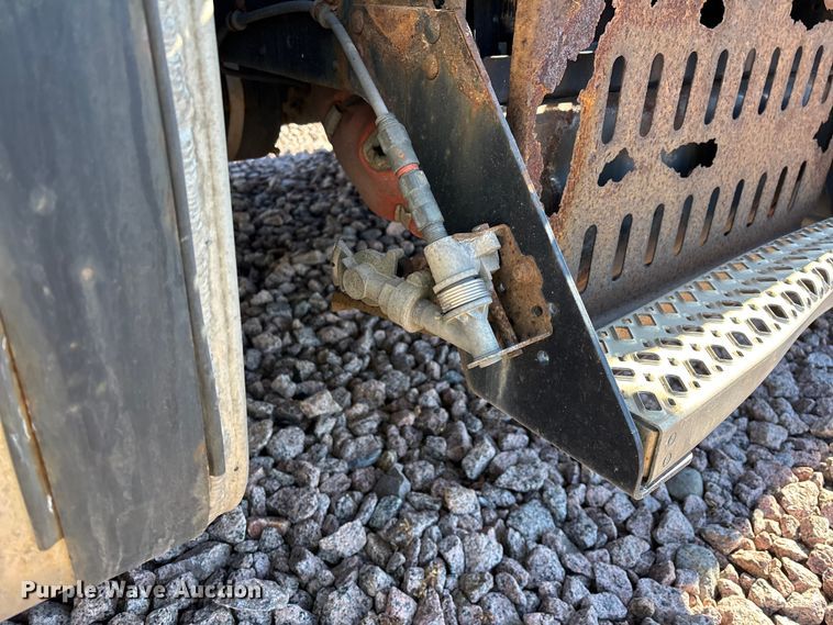 image for item YA2286 2016 Mack CXU613 semi truck