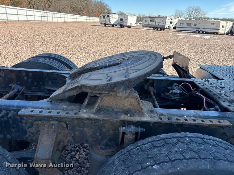 image for item YA2286 2016 Mack CXU613 semi truck