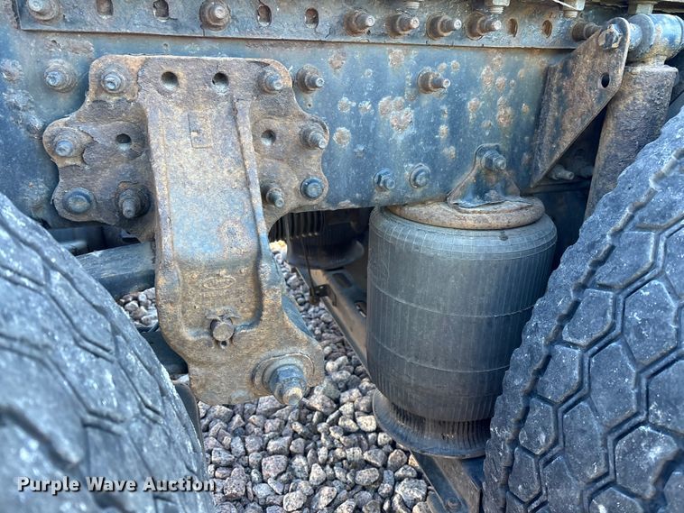 image for item YA2286 2016 Mack CXU613 semi truck