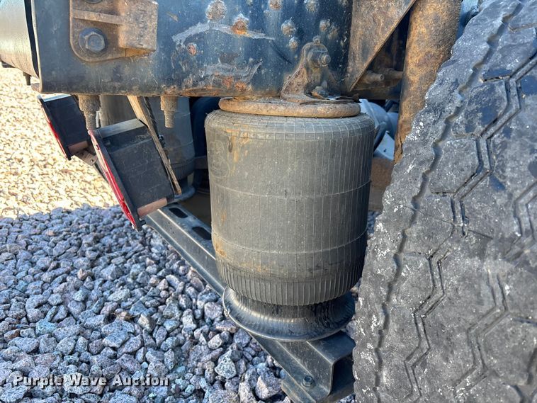 image for item YA2286 2016 Mack CXU613 semi truck