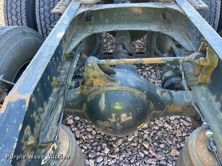 image for item YA2286 2016 Mack CXU613 semi truck