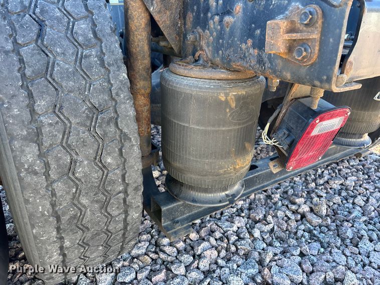 image for item YA2286 2016 Mack CXU613 semi truck