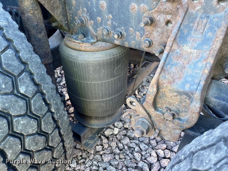 image for item YA2286 2016 Mack CXU613 semi truck