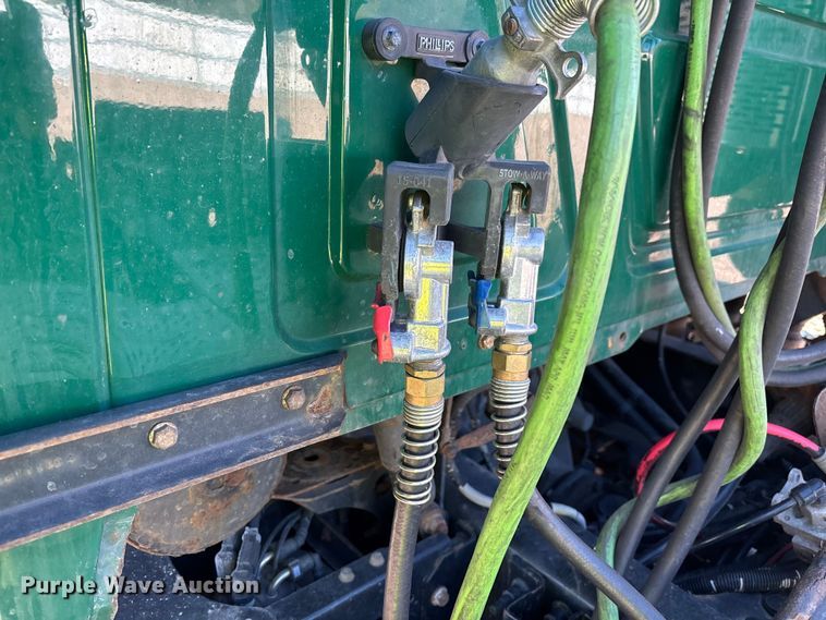 image for item YA2286 2016 Mack CXU613 semi truck