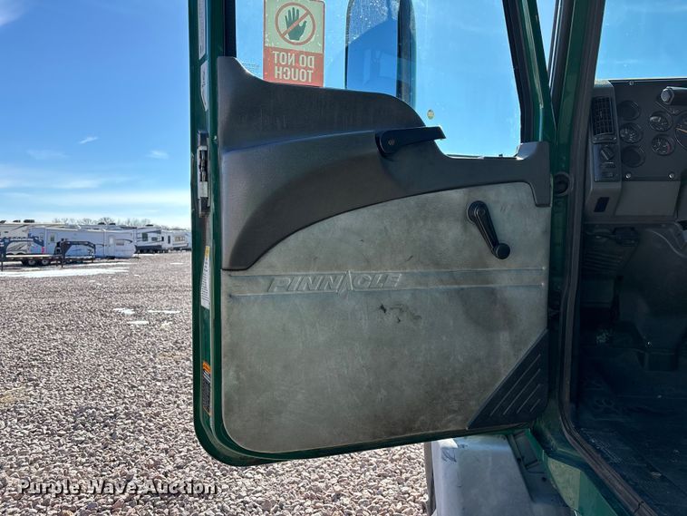 image for item YA2286 2016 Mack CXU613 semi truck