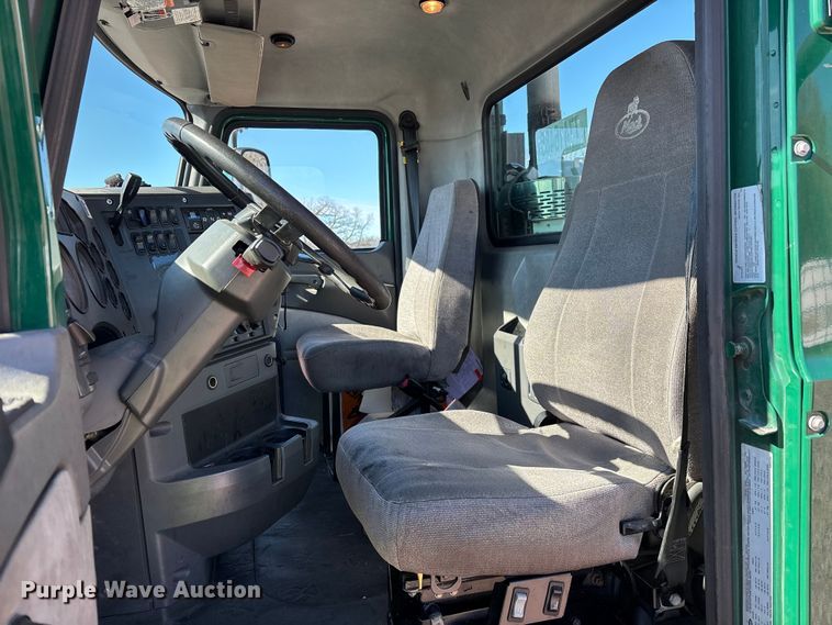 image for item YA2286 2016 Mack CXU613 semi truck