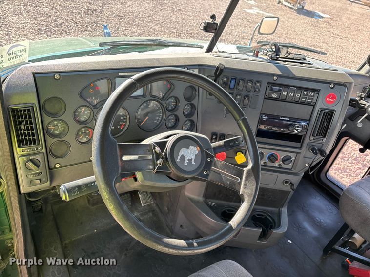 image for item YA2286 2016 Mack CXU613 semi truck